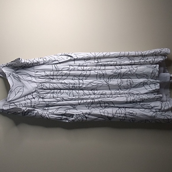 Torrid Black and White Acas Leaf Smocked Midi Dress 2 / 2X / 18-20 - Picture 8 of 9